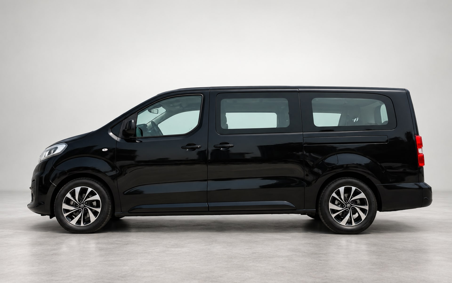 Citroen SpaceTourer 2024 for rent in Dubai photo 2