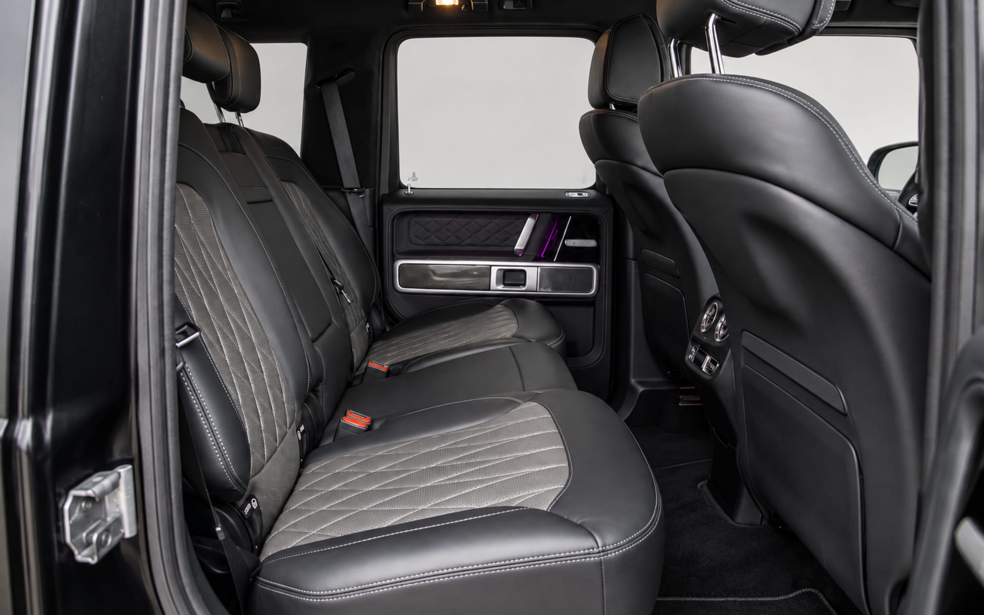 Mercedes-Benz G 63 AMG 2025 for rent in Dubai photo 5