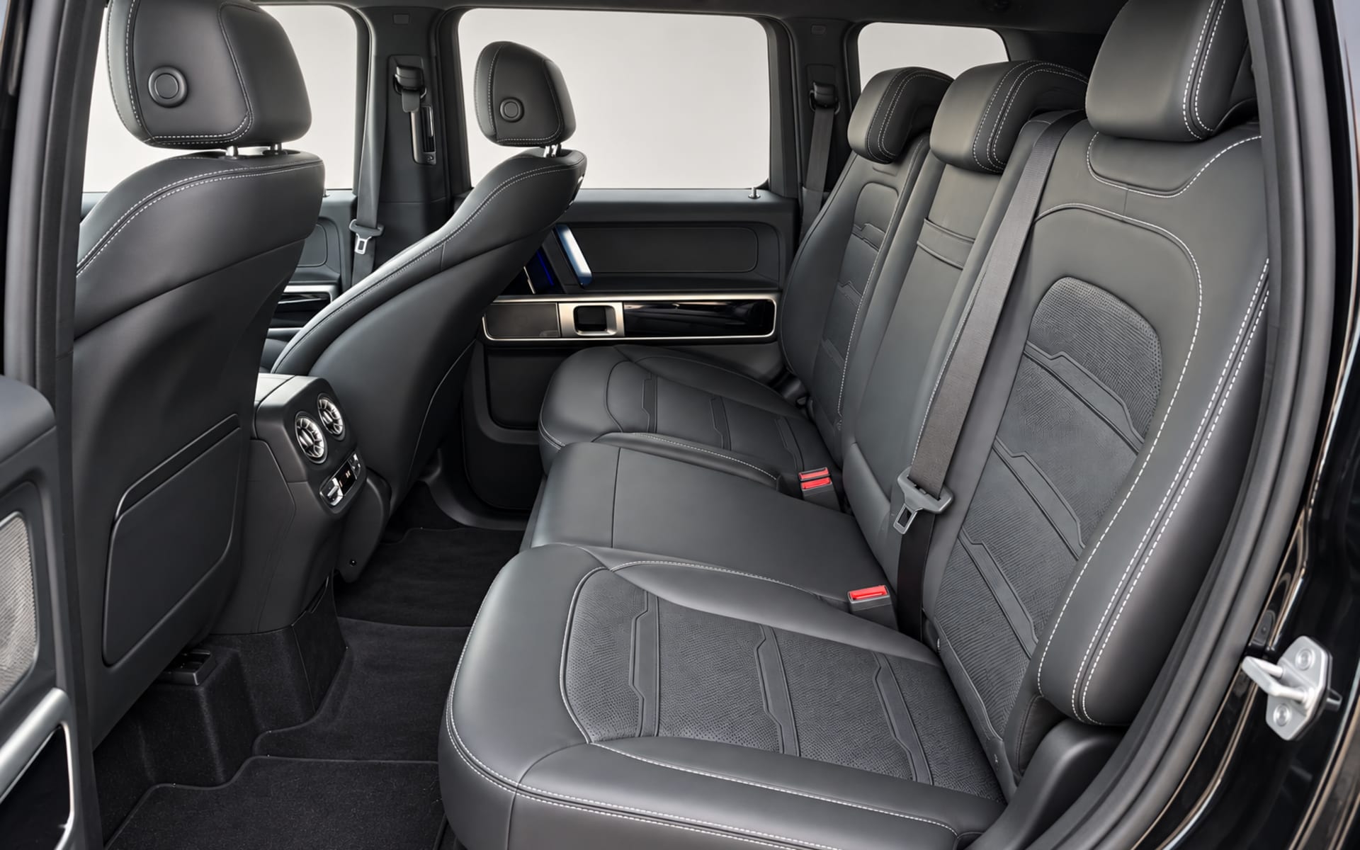 Mercedes-Benz G 63 AMG 2024 for rent in Dubai photo 5
