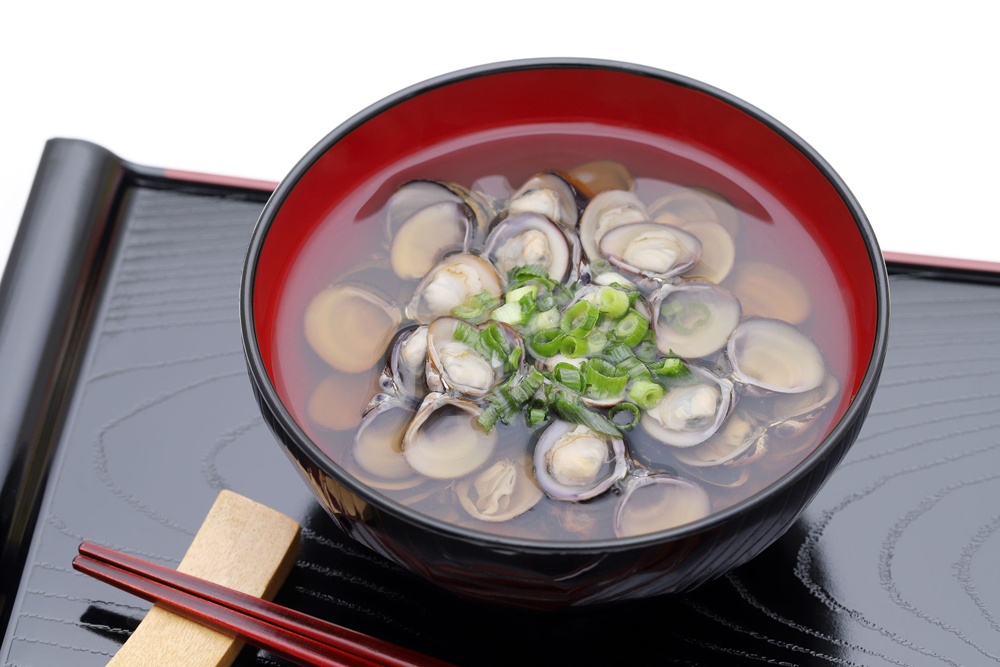 滴雞精食譜：青蔥海陸蛤蠣湯