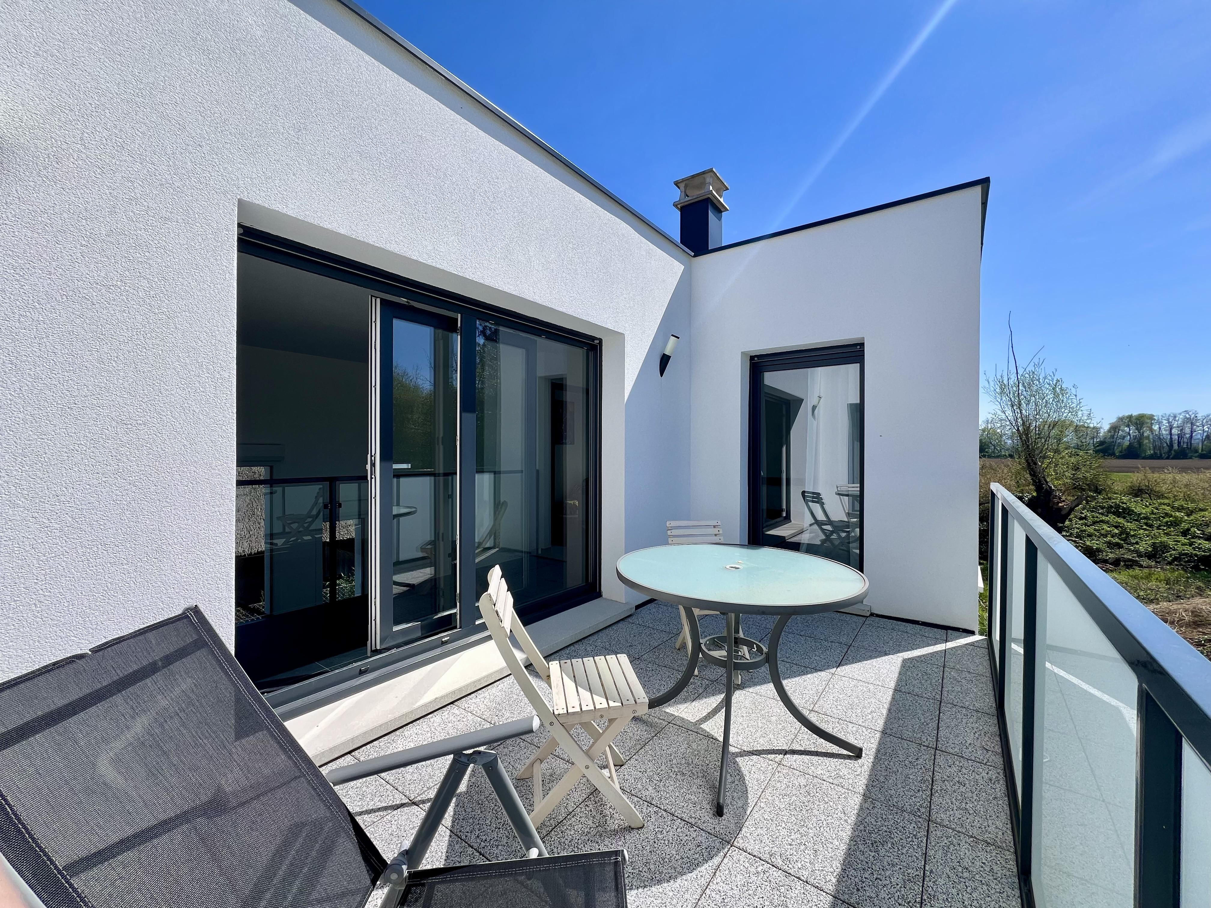 Élégante maison contemporaine de 2024, en impasse, au calme, avec vue dégagée