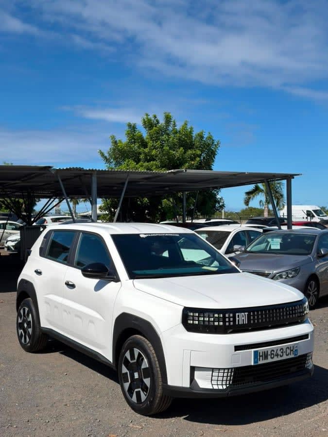 FIAT PANDA Hybrid — location à La Réunion