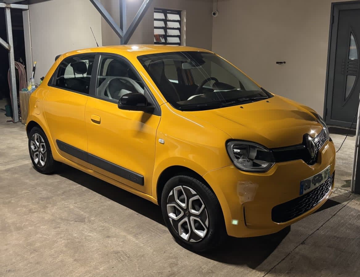 RENAULT TWINGO — location à La Réunion