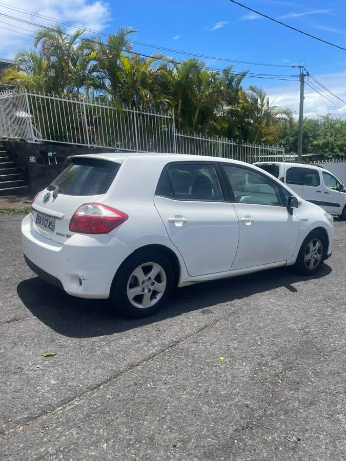 Toyota Auris 1.8 Hybride — location à La Réunion