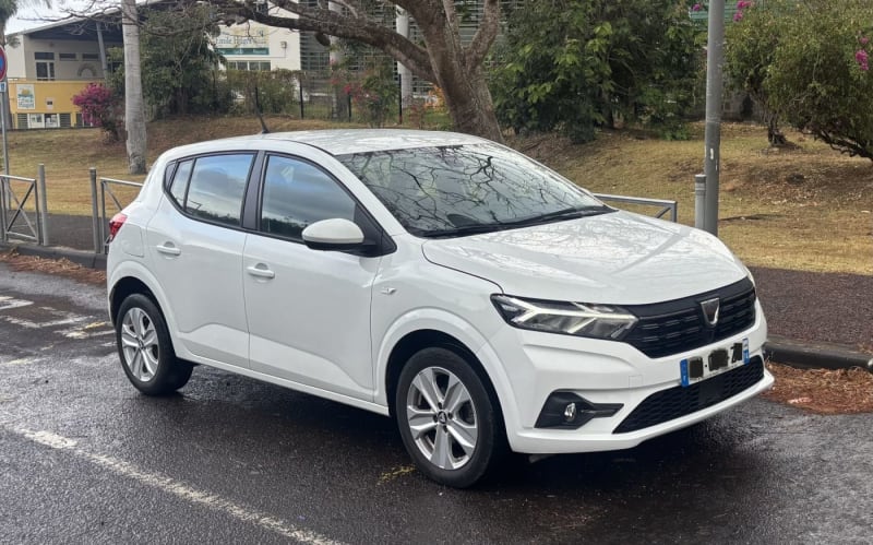 DACIA SANDERO — location à La Réunion