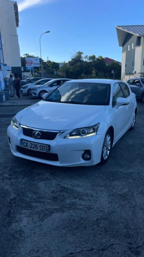 Lexus CT200H — location à La Réunion