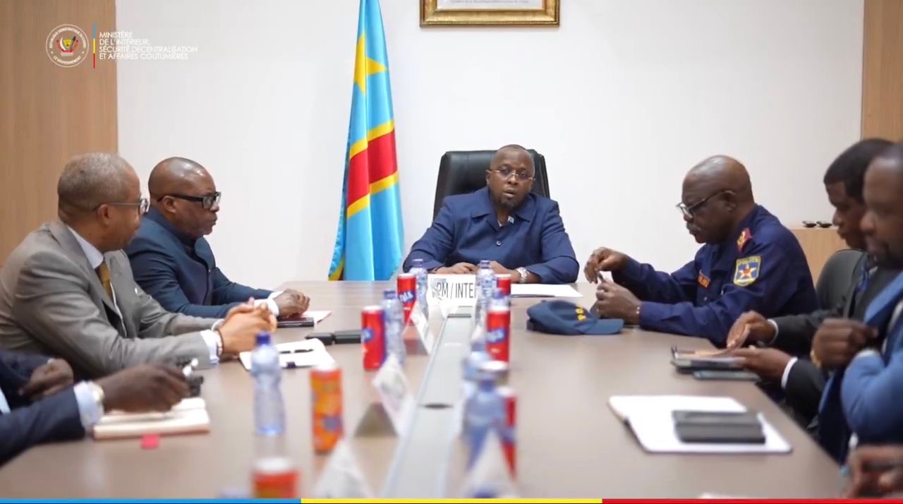 RDC : le gouvernement renforce le contrôle des cartes SIM pour lutter ...