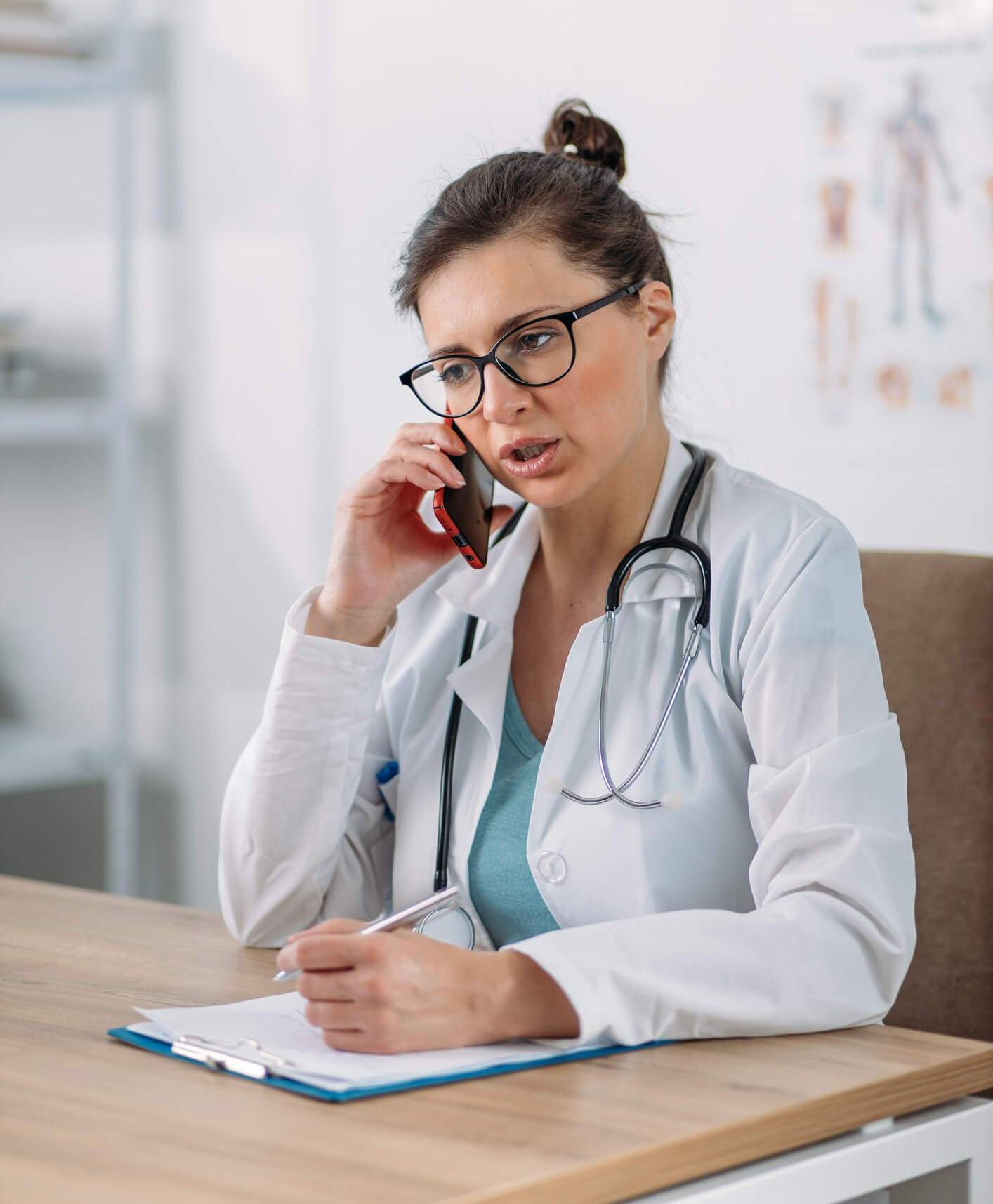 Confident discharge planner referring patient