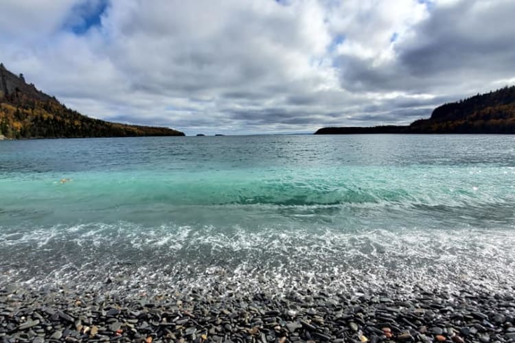 Picture of wave on lake at Cobble Beach