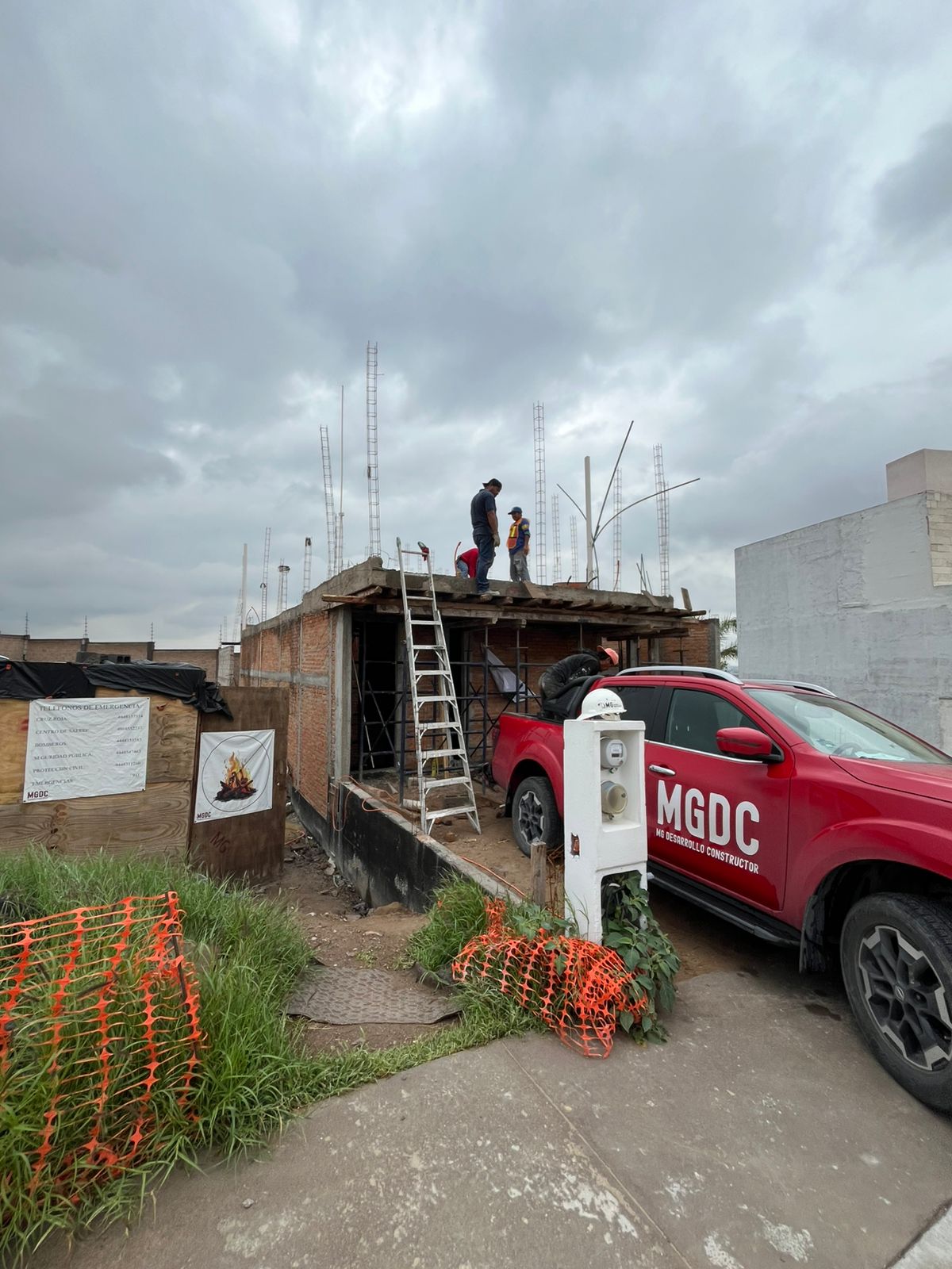 Carga de material a planta alta de casa