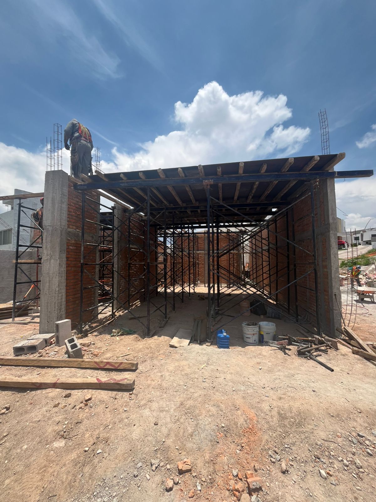 Cimbrado de losa de entrepiso de casa