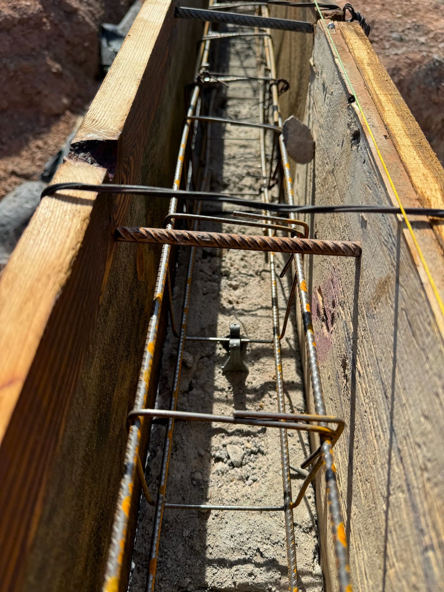 Detalle de armado y cimbrado para cimentación de casa.