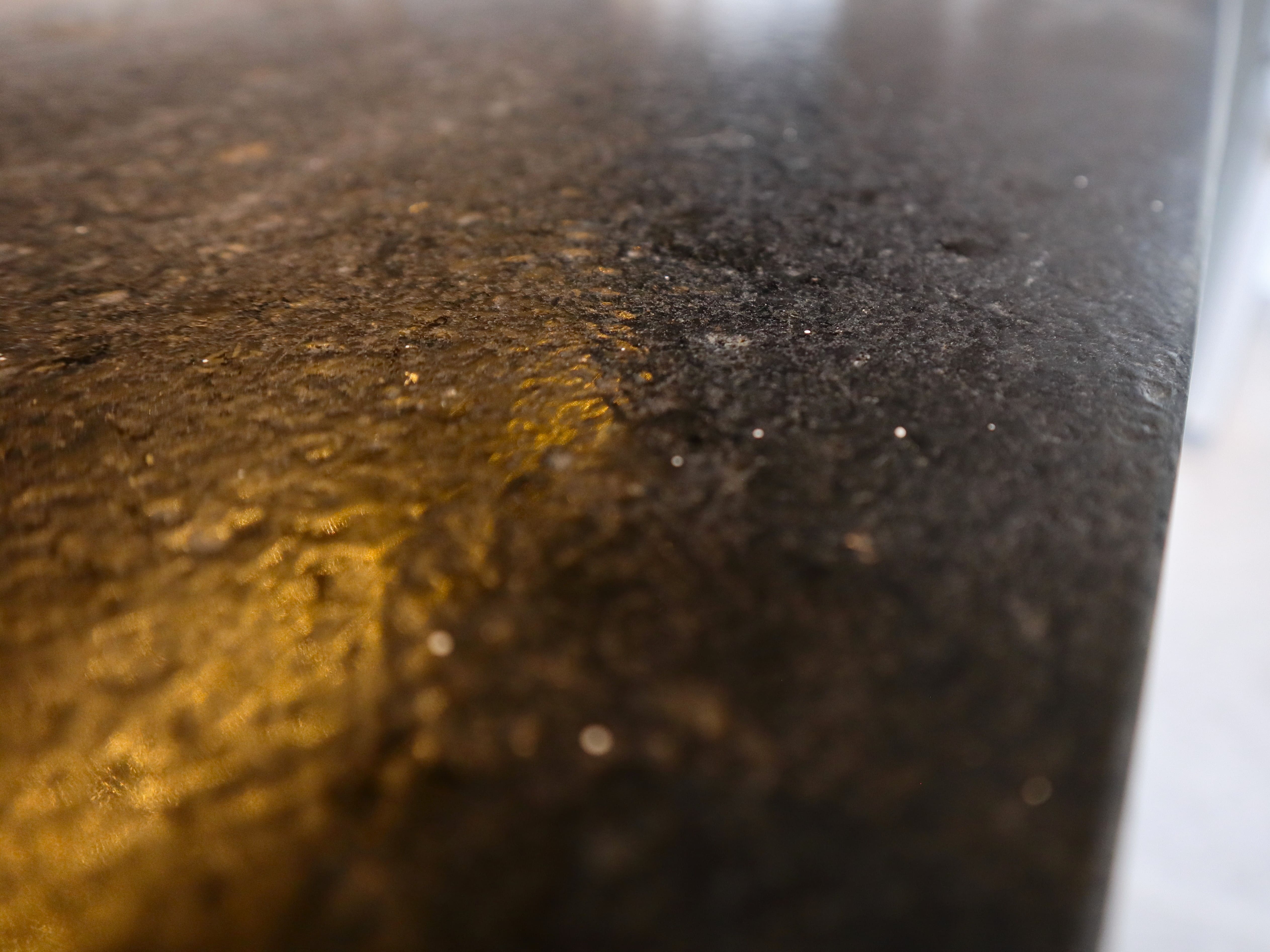 Cubierta de granito San Gabriel cepillado.