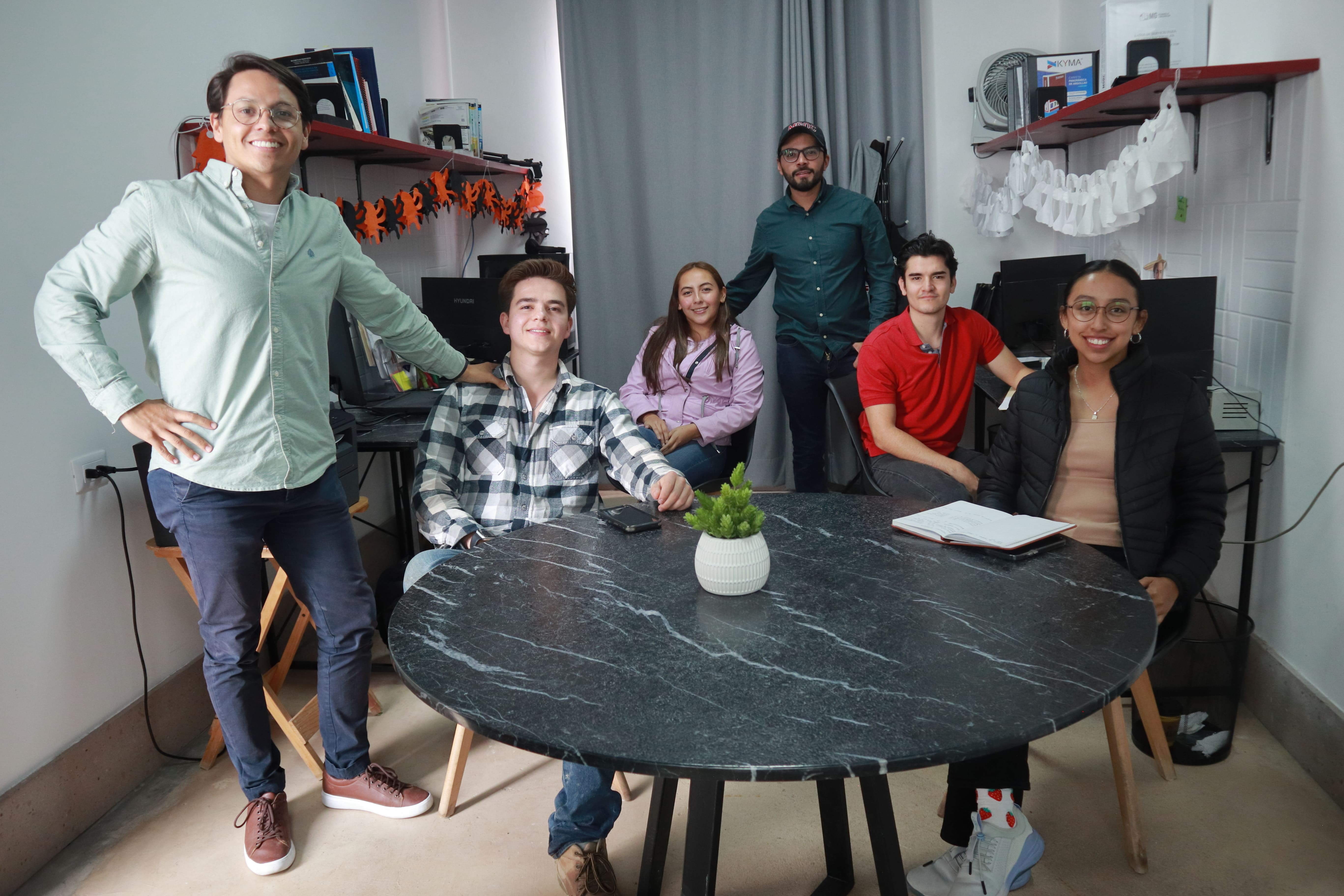 Equipo de gestión y cofundadores de MGDC en oficina de San Luis Potosí.