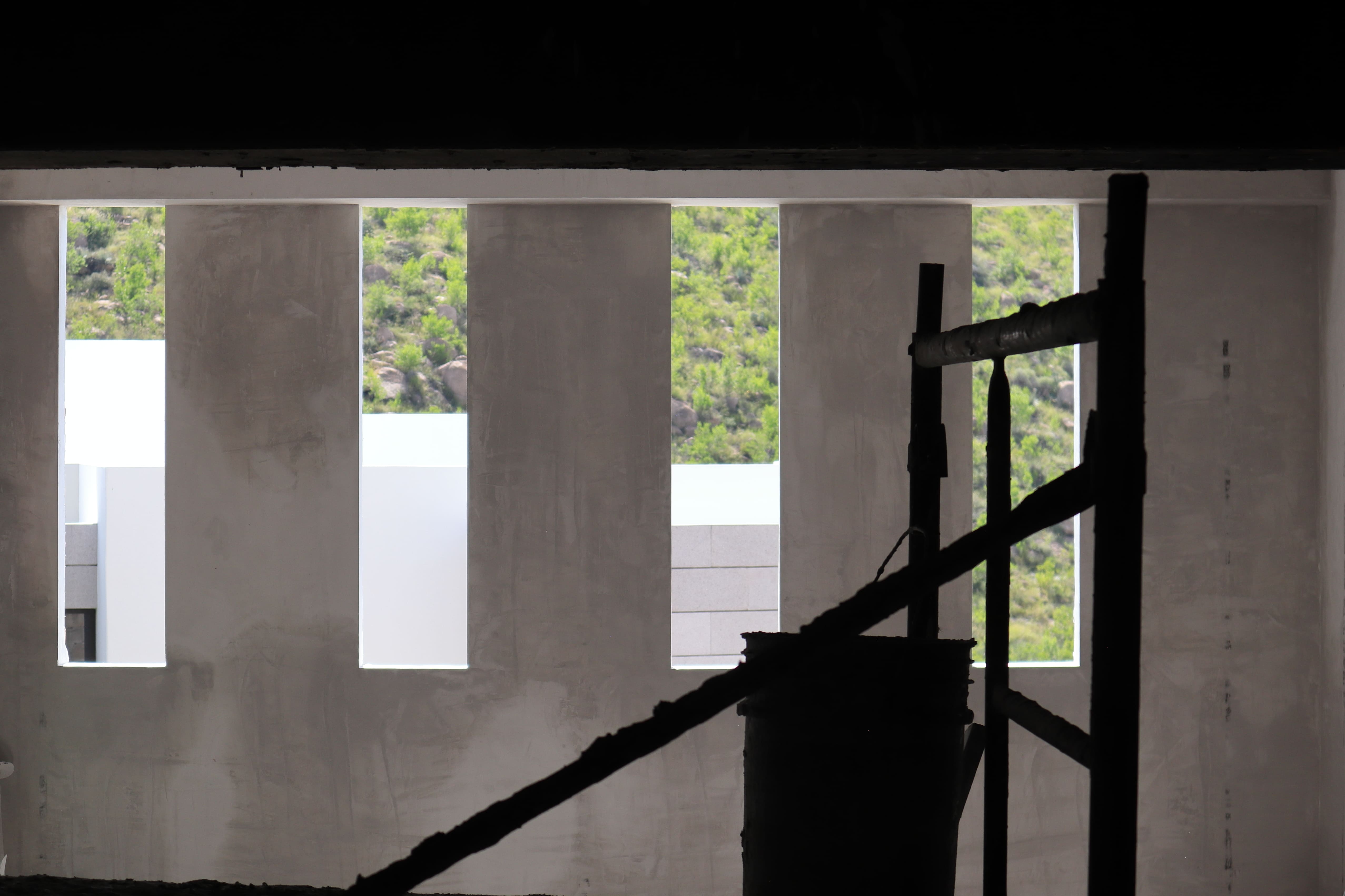 Ventanas de sotano a cotraluz