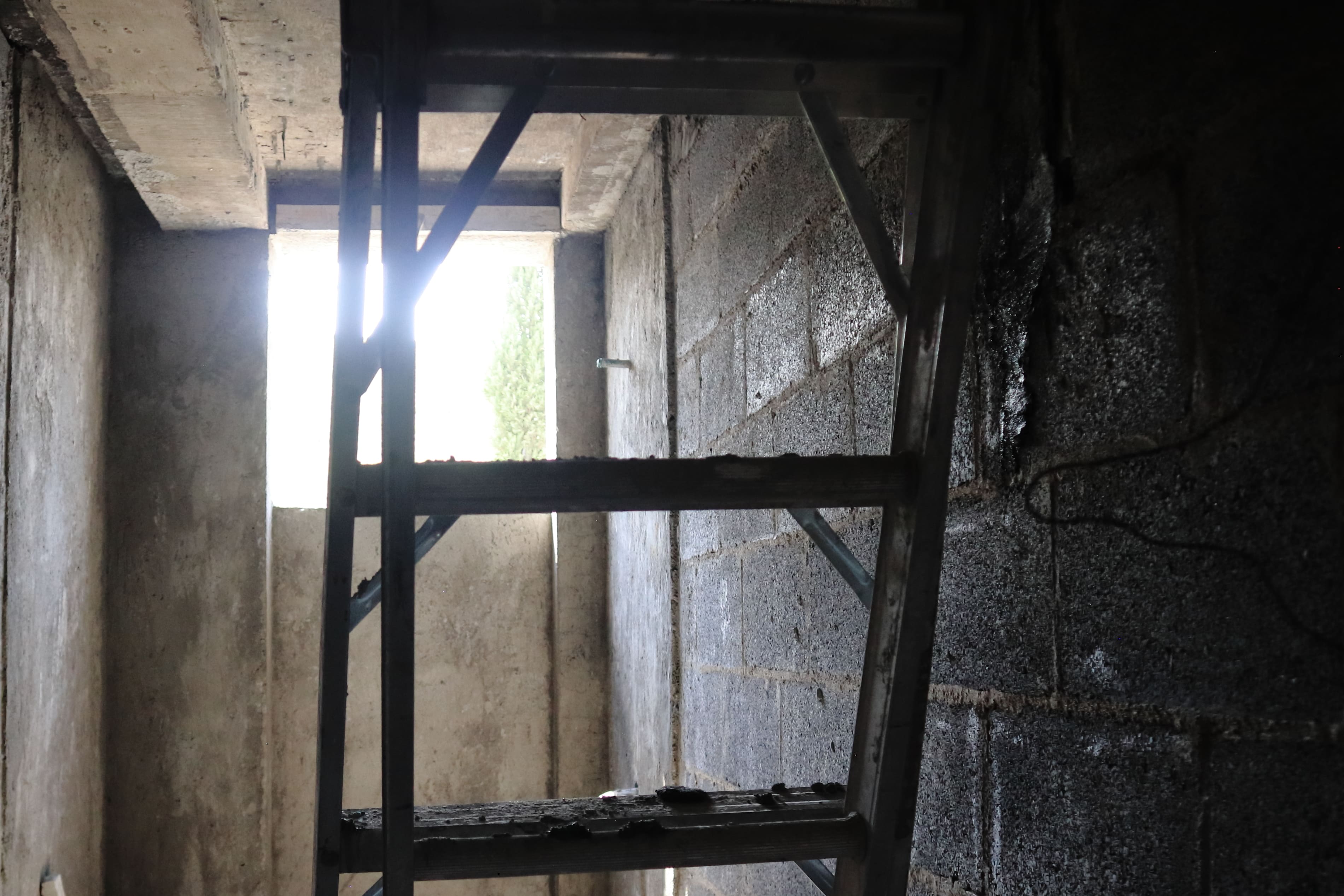 Ventana en obra negra