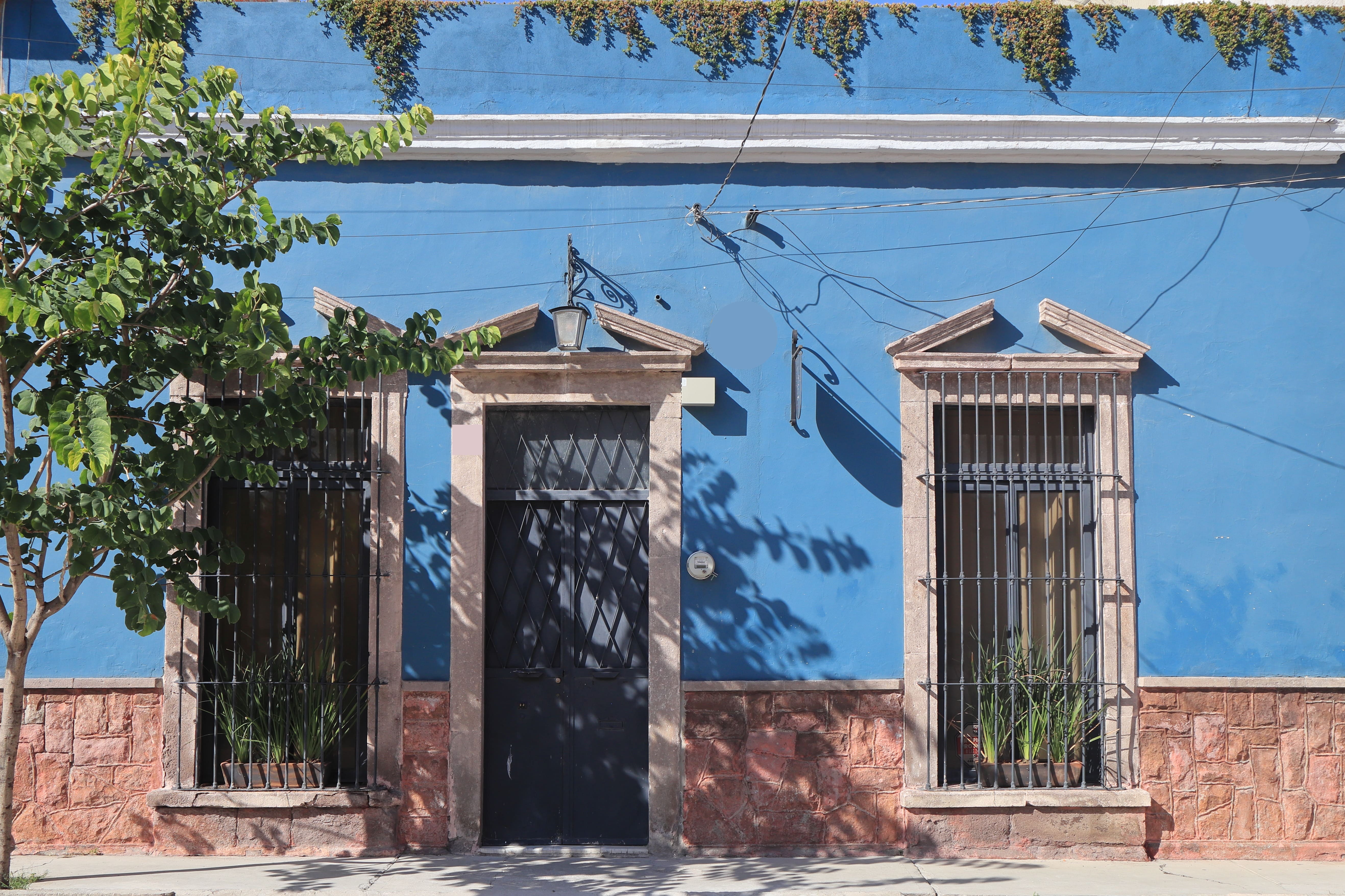 Fachada de casa antigua en centro histórico de San Luis Potosí