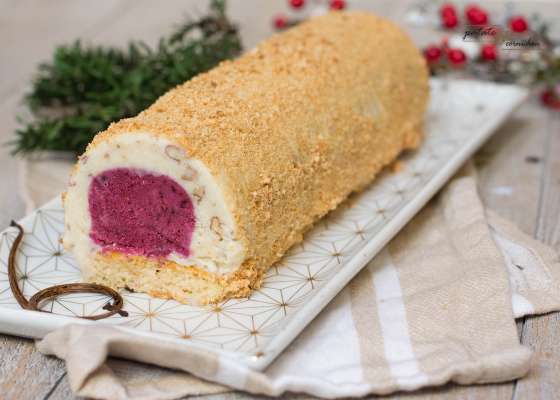 Bûche glacée vegan vanille-noix de pécan-fruits rouges
