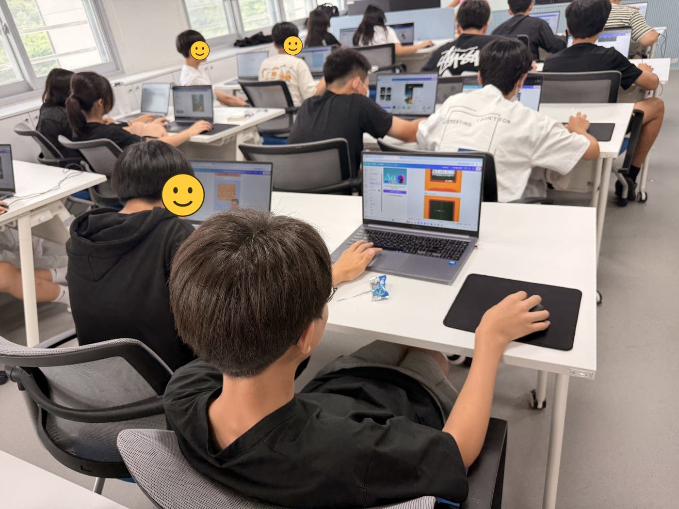 수업에 참여하는 학생들
