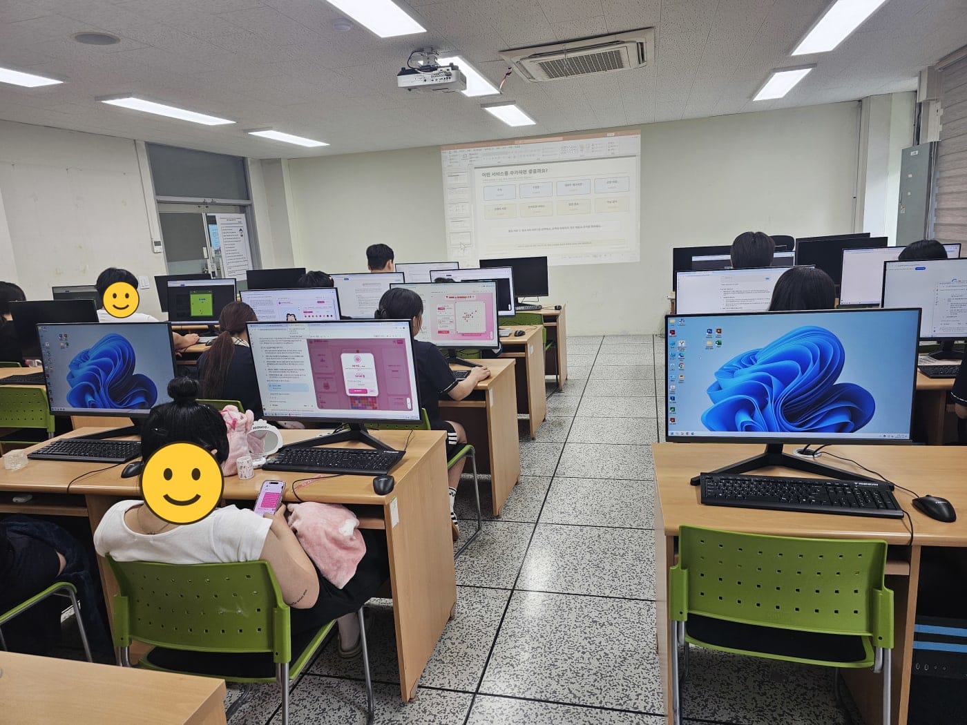 특강을 마친 학생들