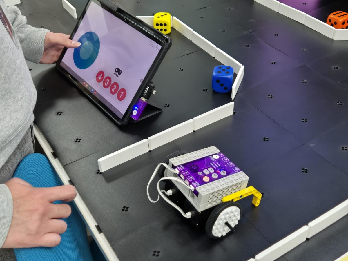 네오봇과 풍선 터트리기_04.jpg