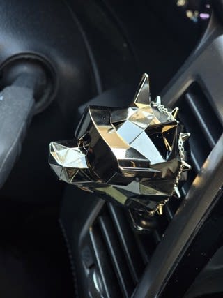 차량의 품격을 높이는 프리미엄 디자인의 방향제