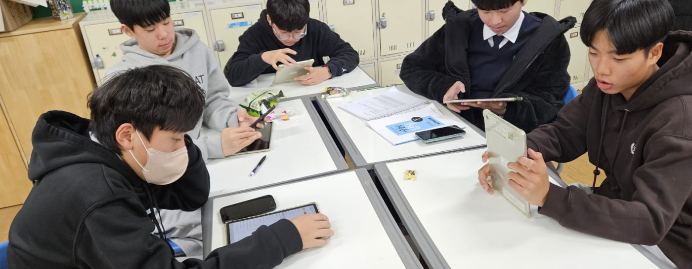 복잡한 문제도 차근차근 해결해나가는 학생의 모습