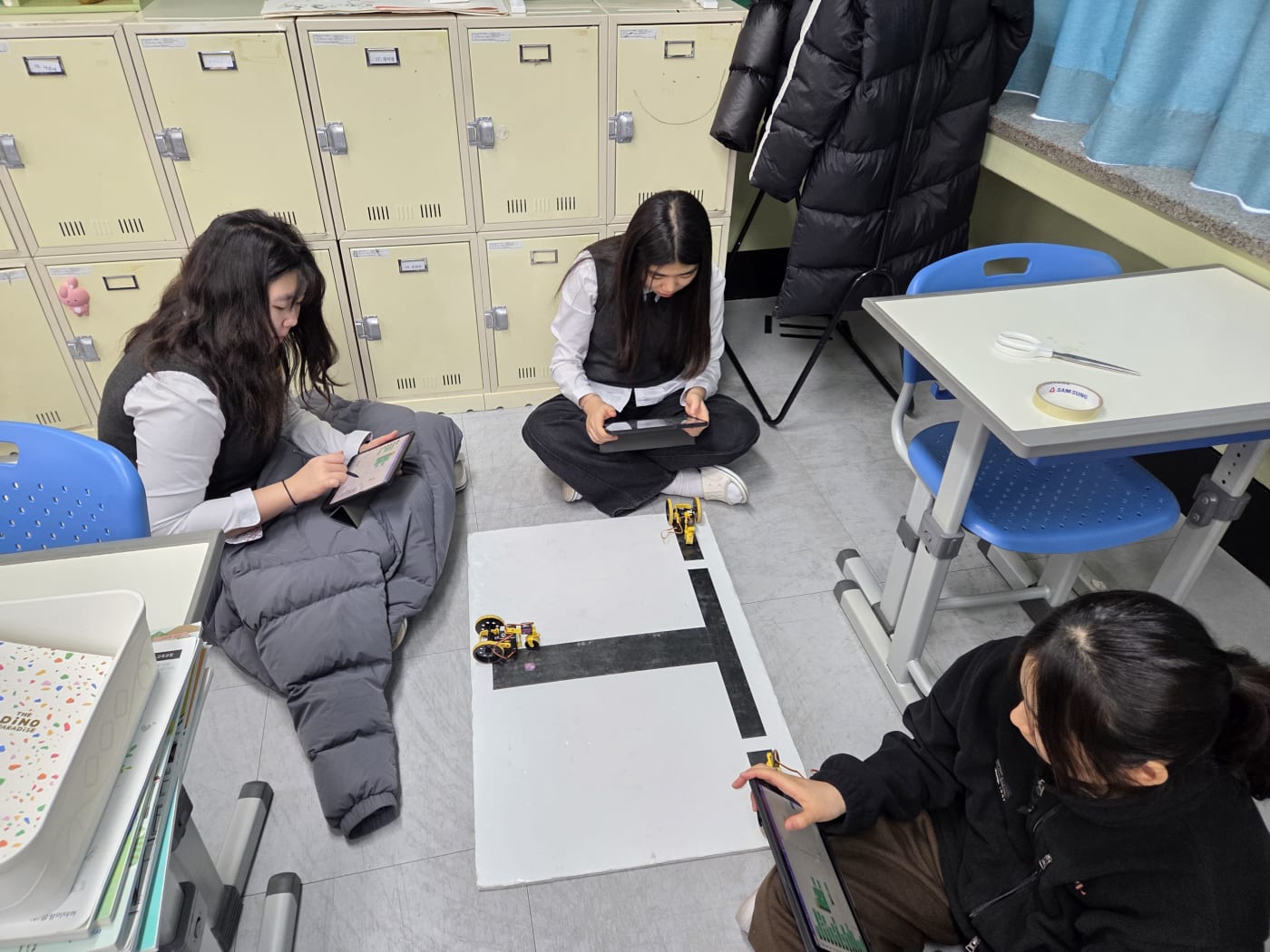 코드가 예상대로 작동하지 않을 때도 포기하지 않고 해결책을 찾아 나서는 학생들