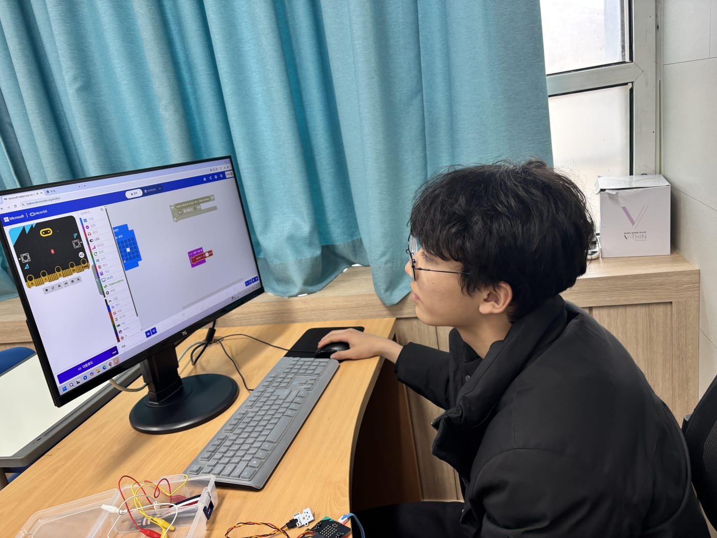 레고 블록처럼 쉽고 직관적인 블록코딩 화면으로 코딩의 진입 장벽을 낮춘다.