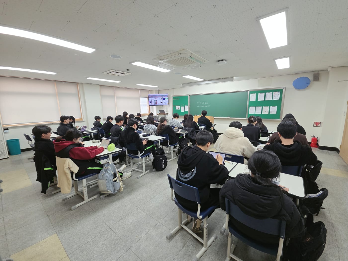 AI의 도움으로 완성된 학생의 전문적인 프리젠테이션 결과물