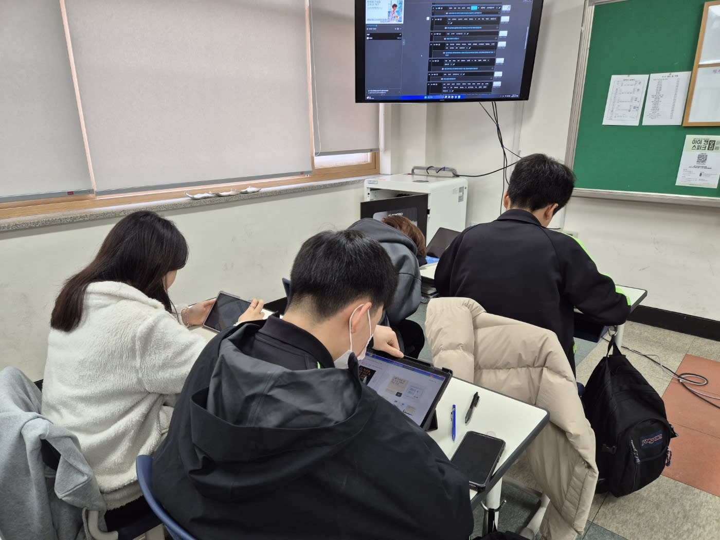 한양미래연구소의 체계적인 교육을 통해 AI 시대를 이끌 인재로 성장하는 청소년들