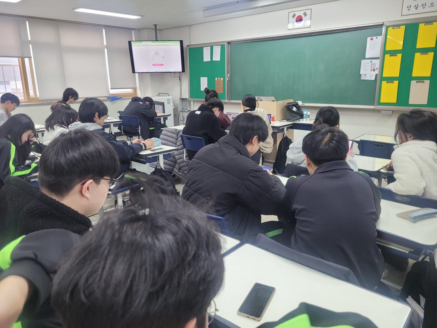 인공지능 기술의 복잡성을 명쾌하게 설명하는 강의 현장