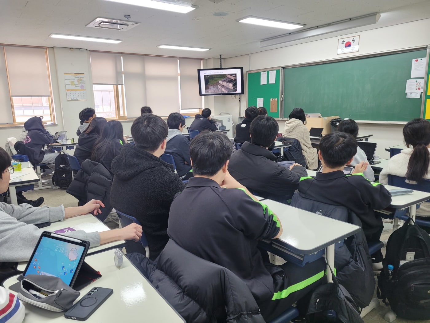 AI에게 명확한 명령을 내려 원하는 결과물을 얻는 실습