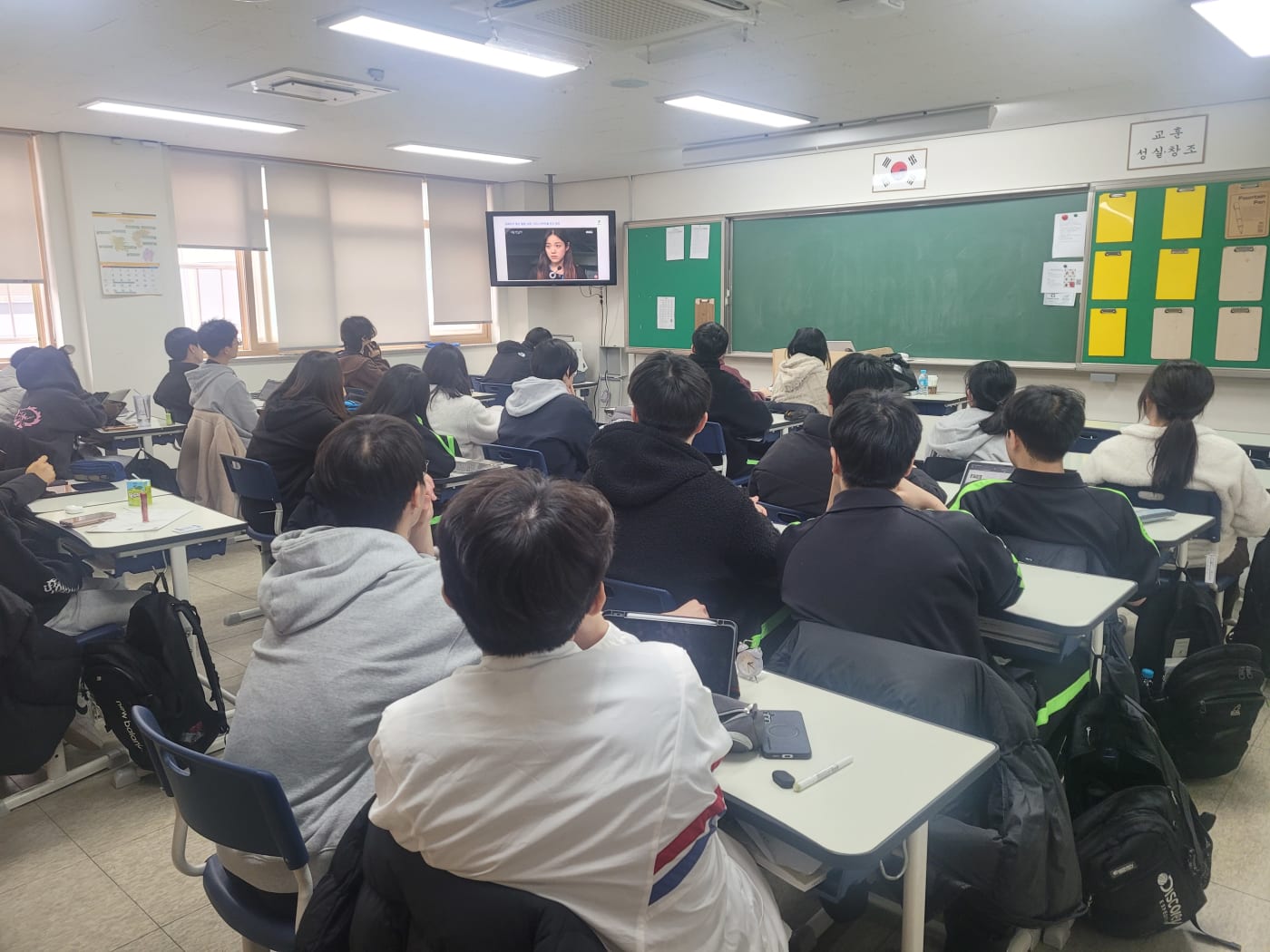 인공지능을 활용하여 완성한 발표 자료를 공유하는 시간