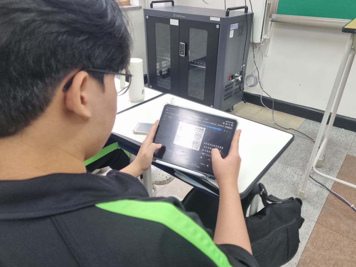 한양미래연구소와 함께한 AI 프레젠테이션 교육을 마치고 다 함께 기념 촬영