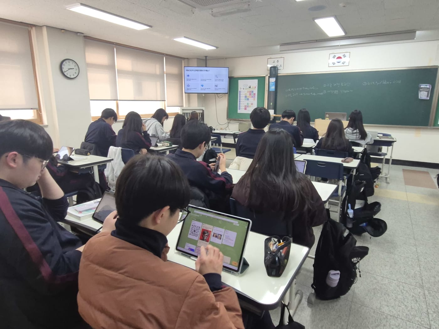 생성형 AI가 제공하는 다양한 디자인 요소를 활용하여 창의력을 발휘하는 순간