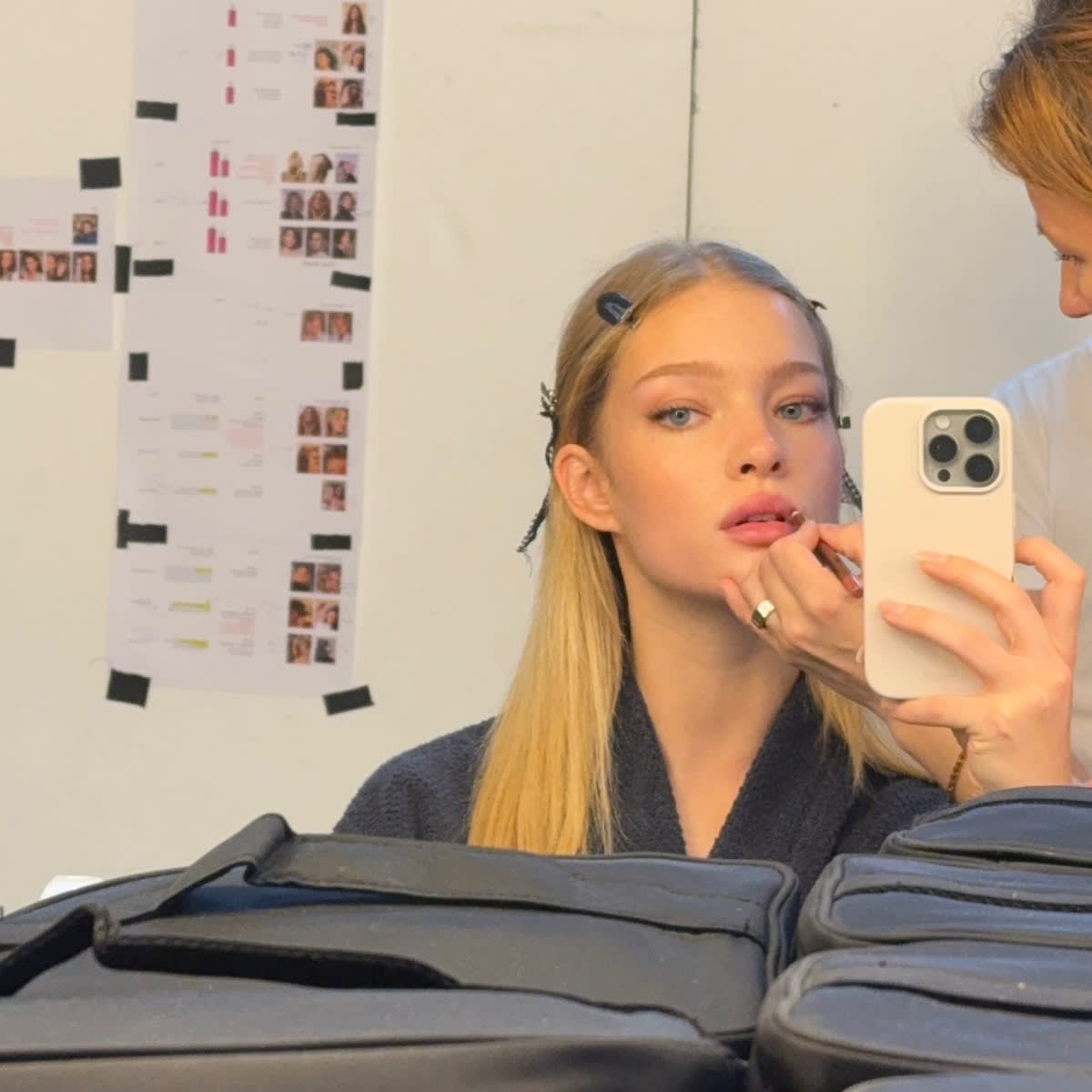 올봄 메이크업 트렌드의 핵심: 멀리서도 반짝이는 ‘이것’입니다