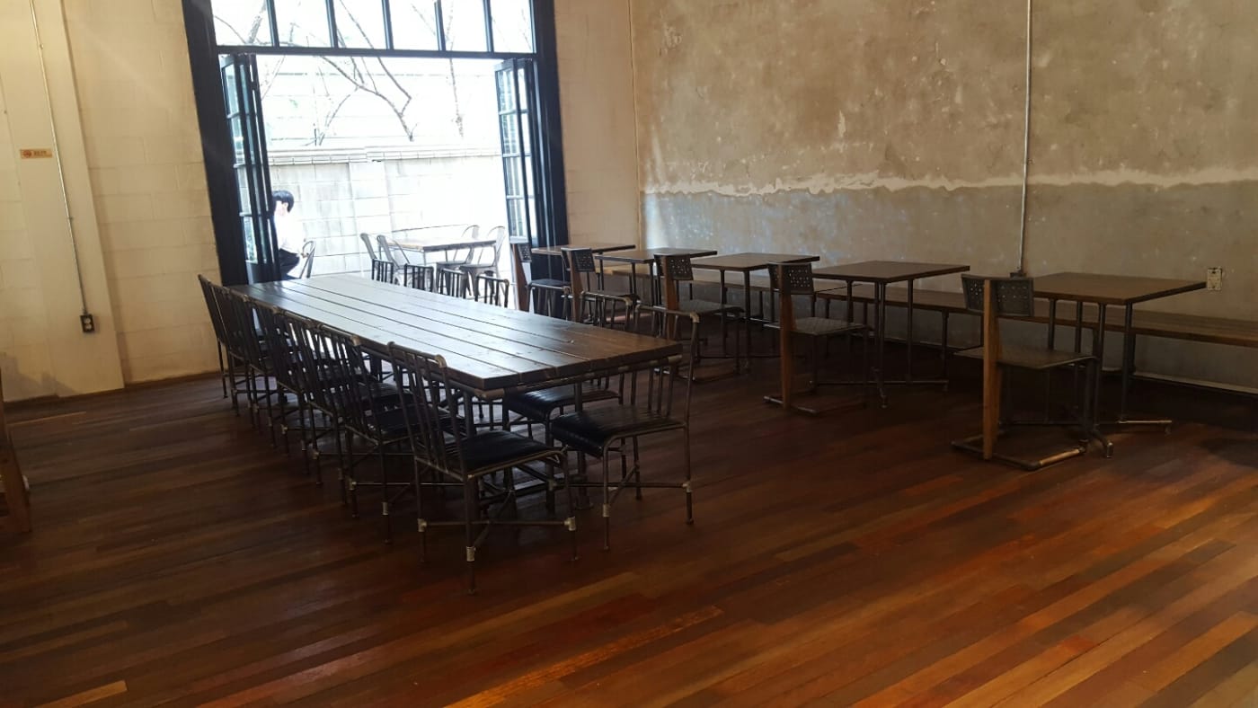 파이넥트 시스템으로 만든 대형 테이블