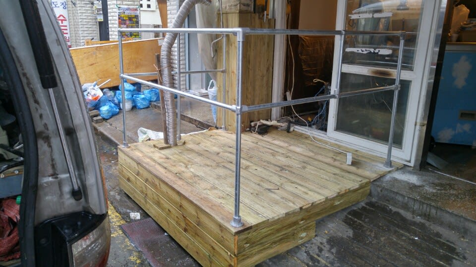 야외 데크 파이프 난간 설치