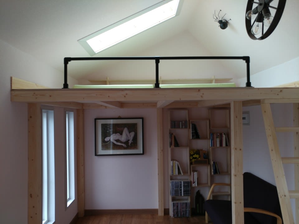 실내 복층 블랙 파이프 난간