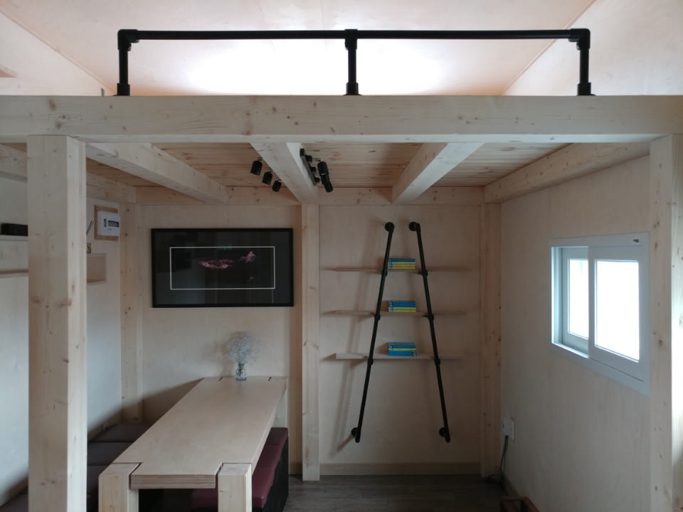 세련된 파이프 복층 난간과 선반