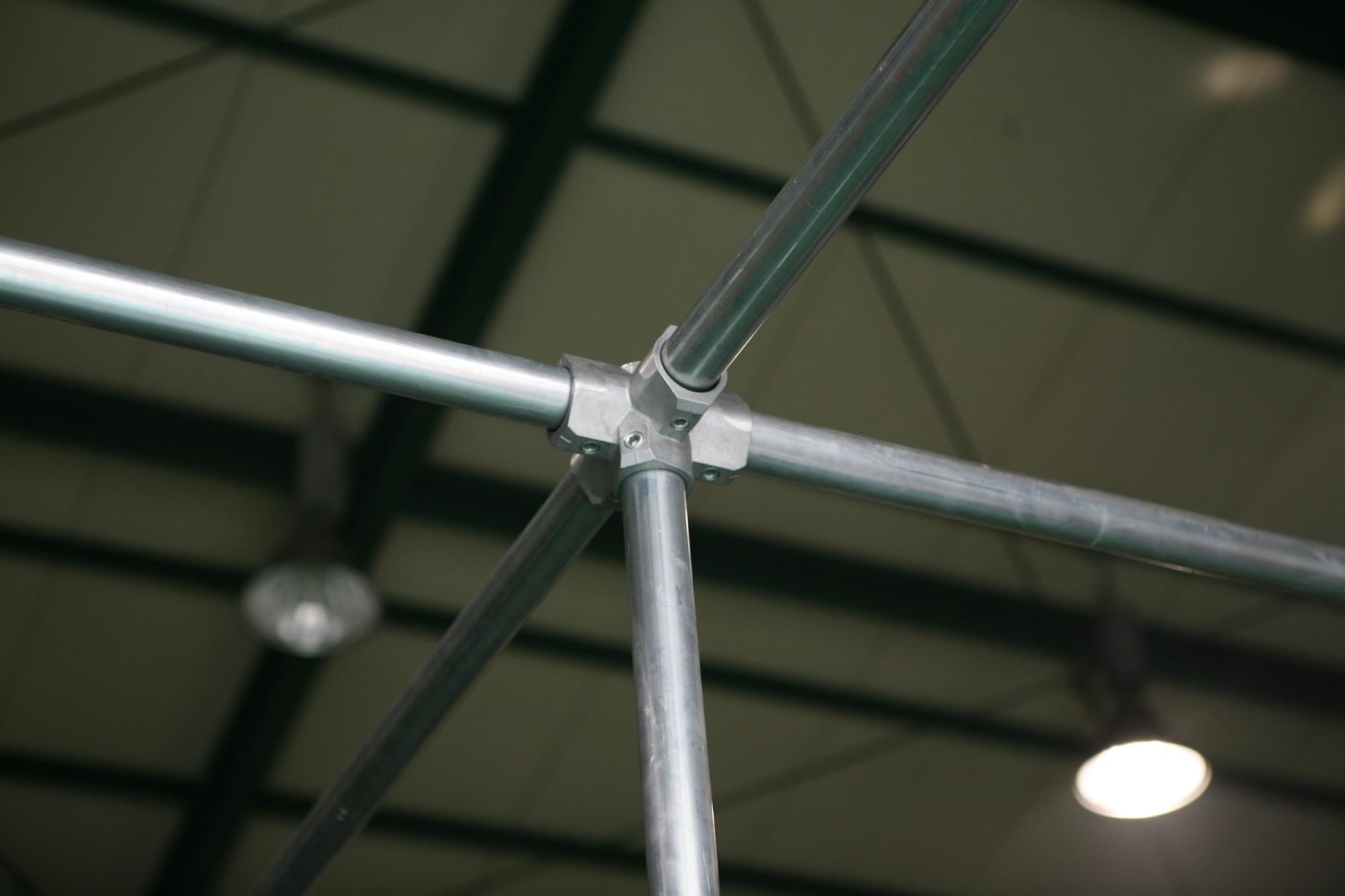 파이프 여러 개를 단단하게 결속한 파이넥트 커넥터