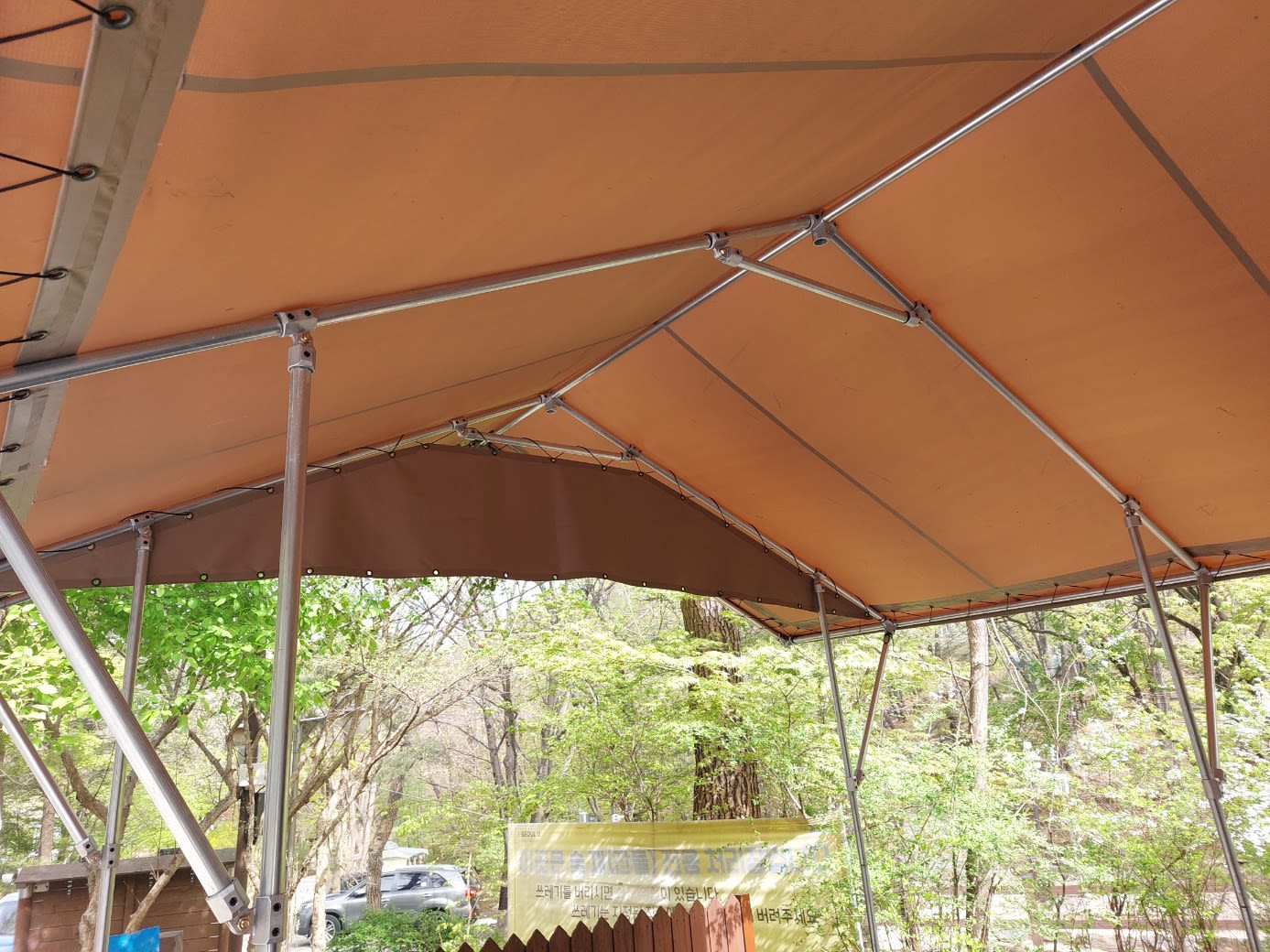 야외 대형 천막의 파이프 구조물 결속