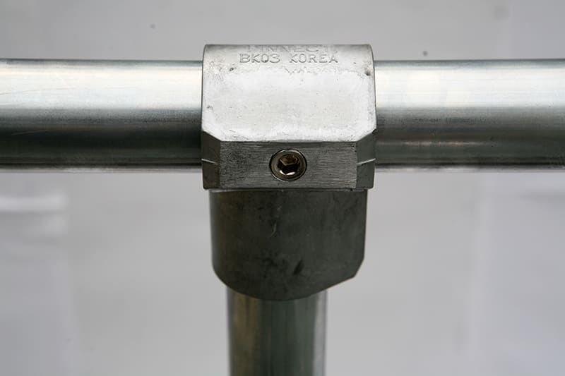 단 하나의 볼트로 파이프를 고정하는 파이넥트 부품