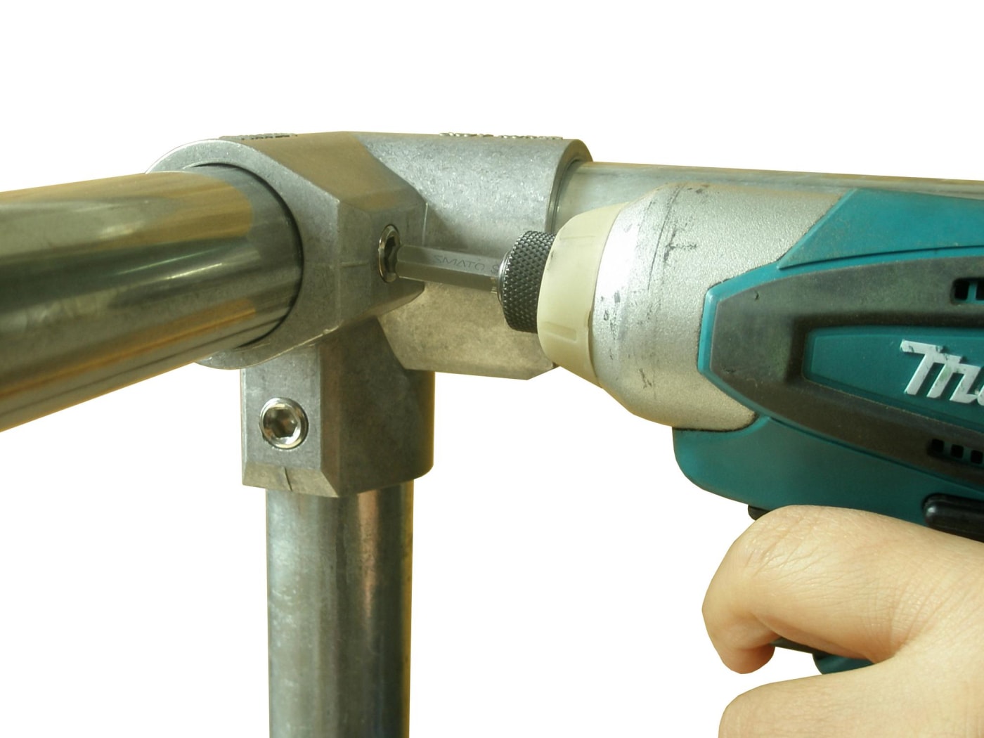 임팩트 렌치로 조인트 체결