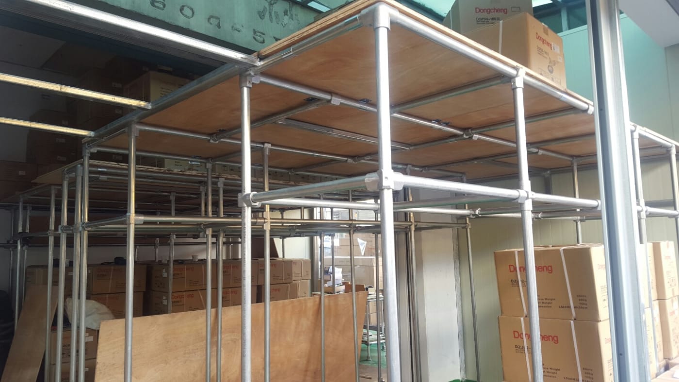 대규모 적재 가능한 파이프 선반