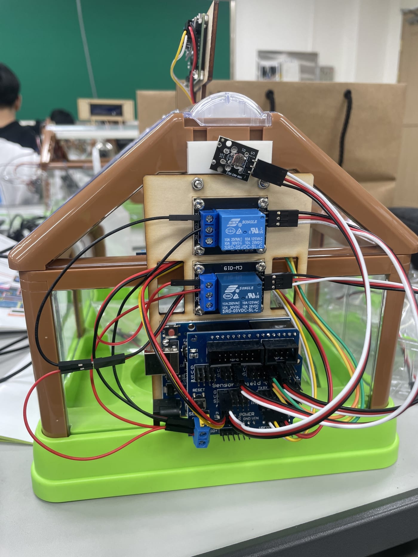 조도 센서부터 아두이노 보드까지, 시스템의 전체적인 입력과 출력 흐름을 한눈에 볼 수 있습니다.