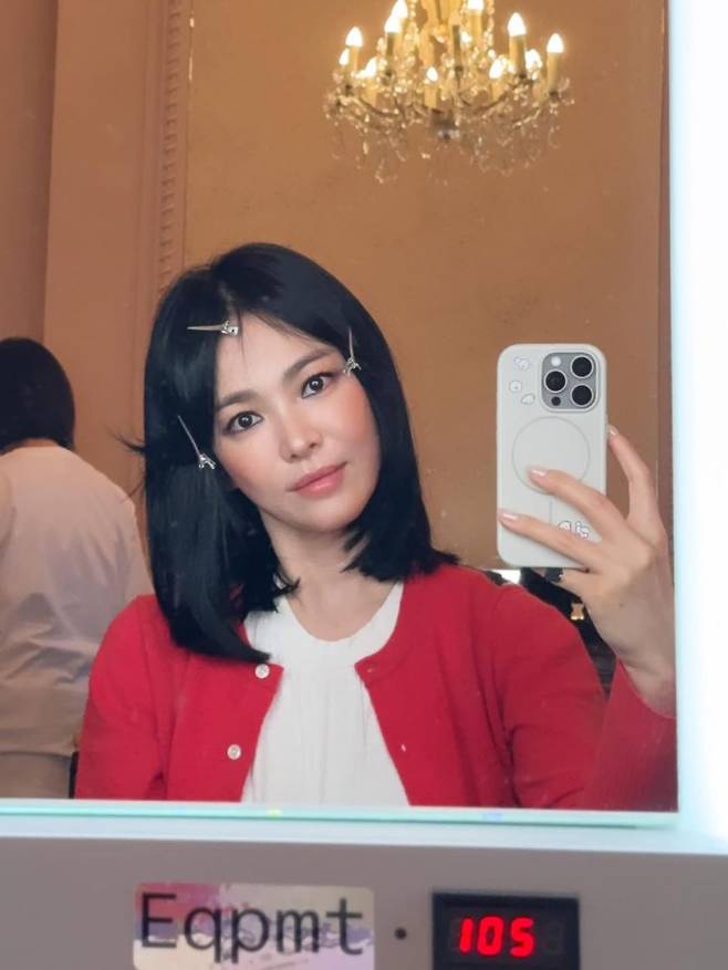 송혜교, 민낯은 '상큼' 매력→메이크업 하면 인형 비주얼[스한★그램]