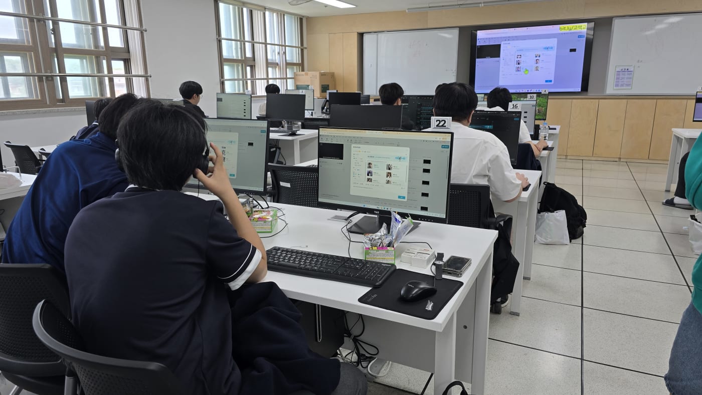 트렌디한 영상 콘텐츠를 완성하며 높은 몰입도를 보이는 교실