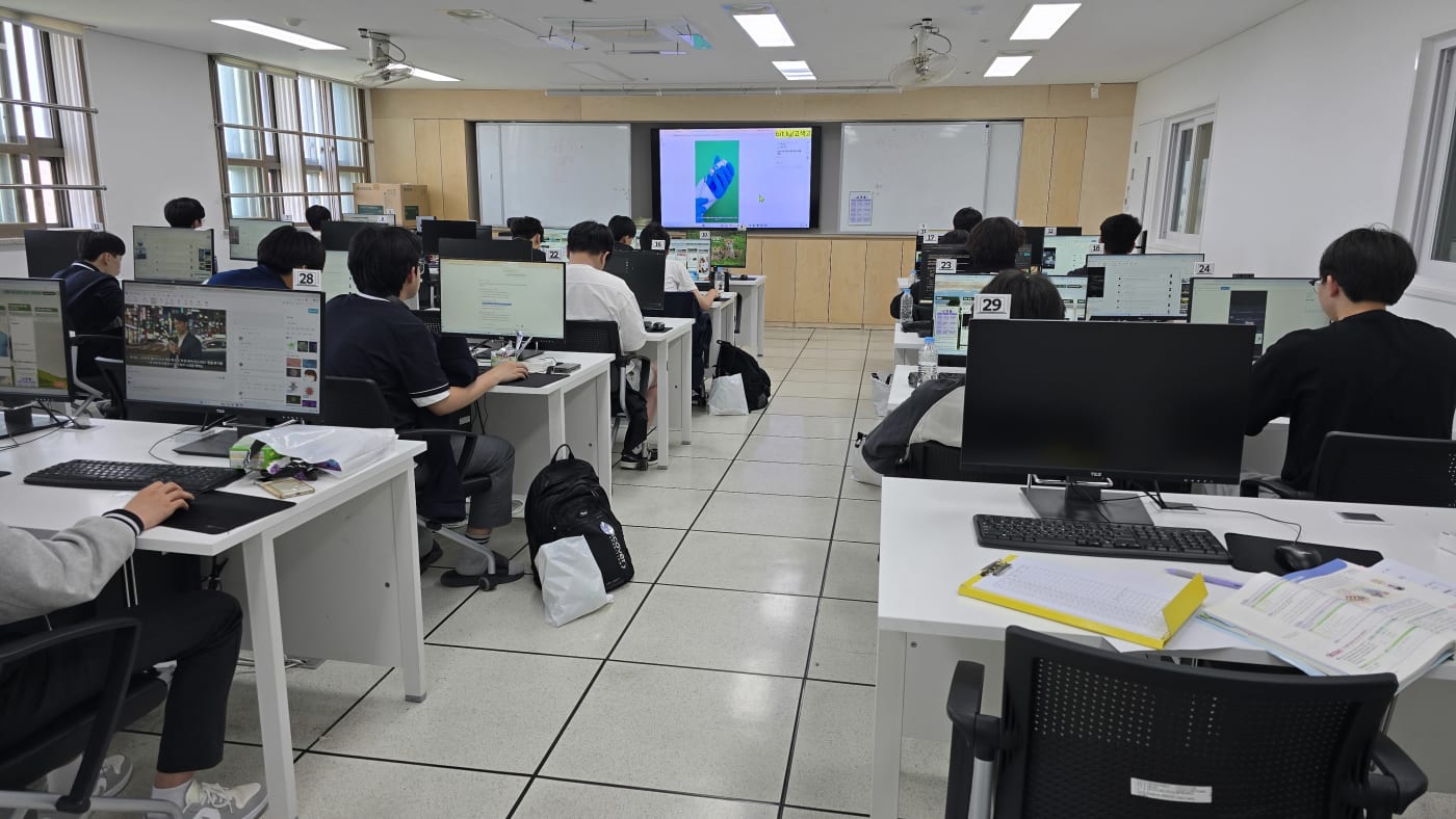 설렘과 기대를 안고 첫인사를 나누는 인공지능 교육 시간